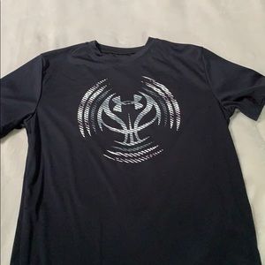 Boys Youth XL Under Armour Drifit Top